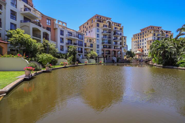 Beautiful Century City apartment gallery image 5