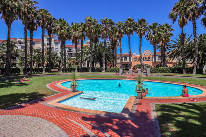 Beautiful Century City apartment gallery image 2