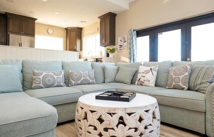 Castle Rock Villa | Waterfront | Sleeps 12 | Dock - Laughlin, NV
