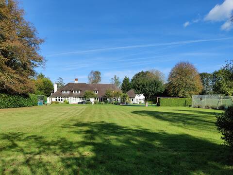 West Sussex family home with pool & tennis court