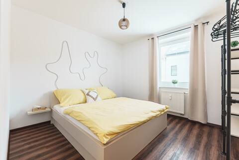 Spacious apartment*free parking nearby*balcony