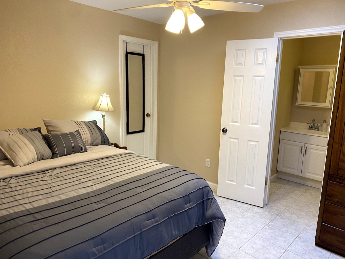 Pohodlná manželská posteľ veľkosti Queen