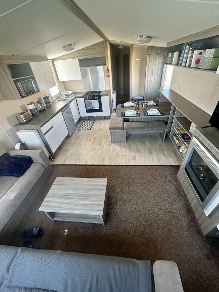 Charming Chamber With Spacious Relaxing Area - Pagham Beach