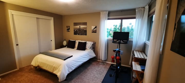 2: a sovrummet. Fullstor säng.