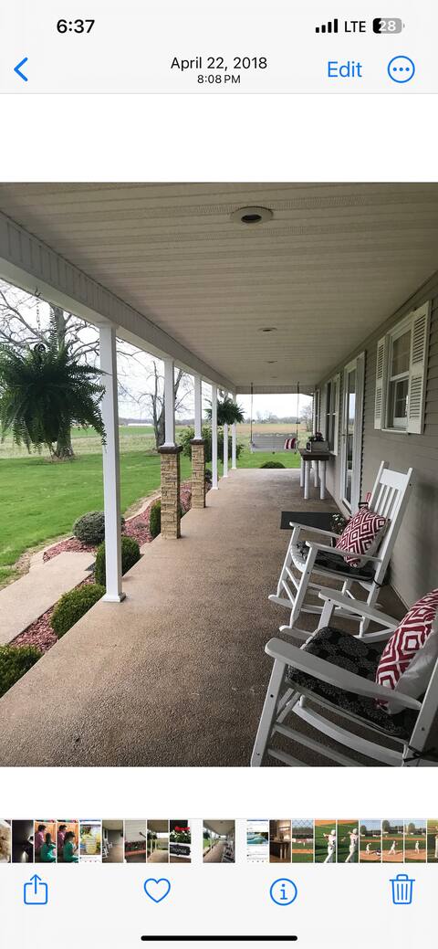 Cozy Country Cottage