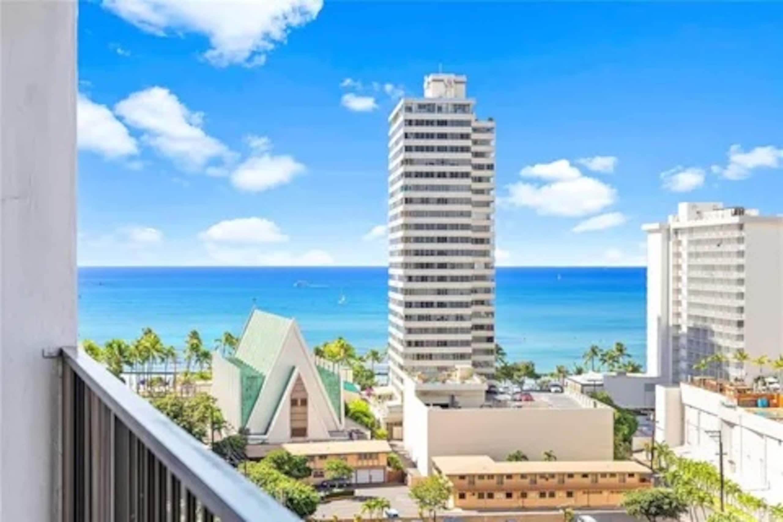 Condo in Honolulu · ★4.8 · 1 bedroom · 3 beds · 1 private bath - Image 27