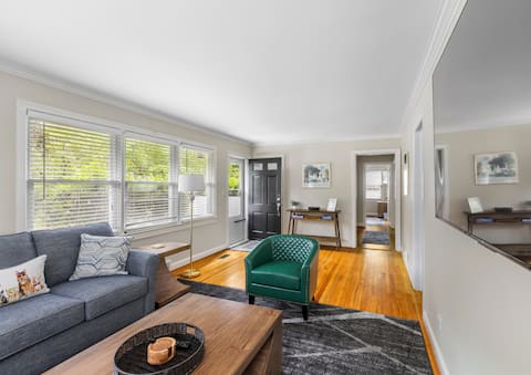 Popular Airbnb listing: The 19th Hole: Kid & Pet Friendly in Buena Vista in Winston Salem