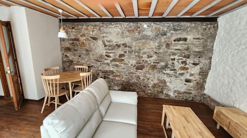 Anuncio de Airbnb popular: Spacious apartment with patio and grill en Cordon