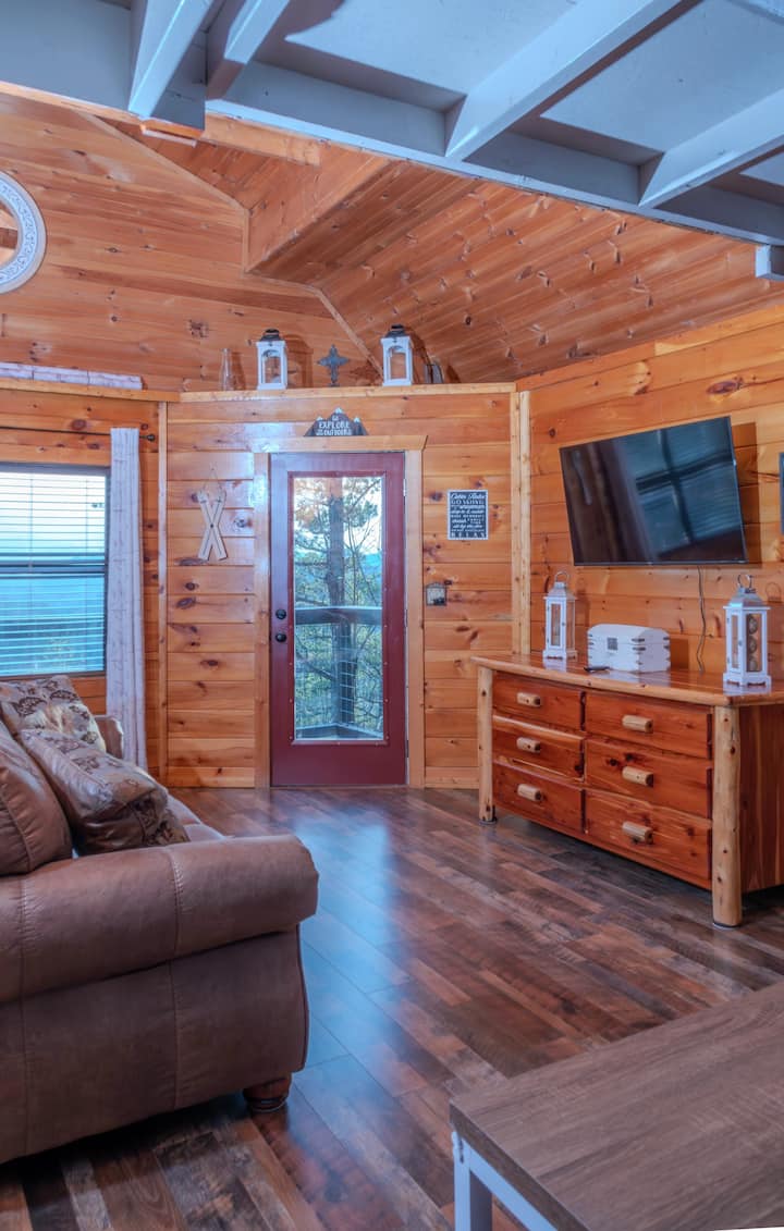 Lookout Point - Firepit, Pickle Ball, Balcony, Pet - Pigeon Forge, TN