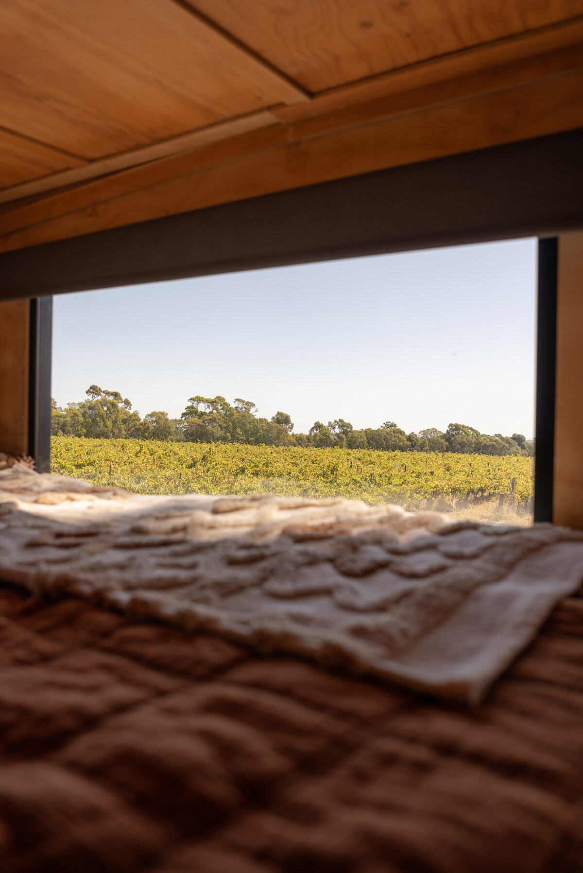 Лофт легло (достъпно чрез стълба)