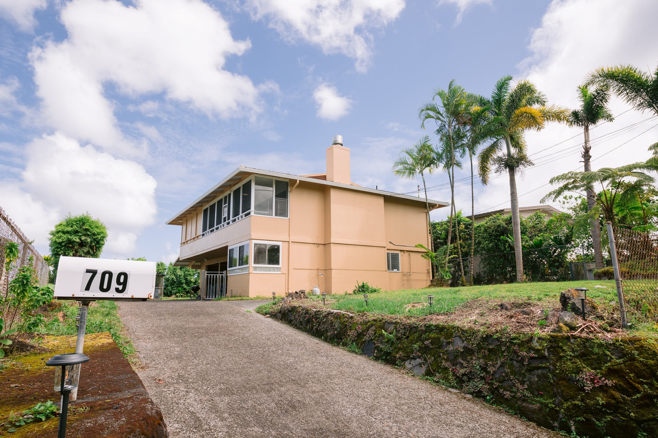 Home in Hilo · ★4.96 · 3 bedrooms · 4 beds · 2 shared baths - Image 16