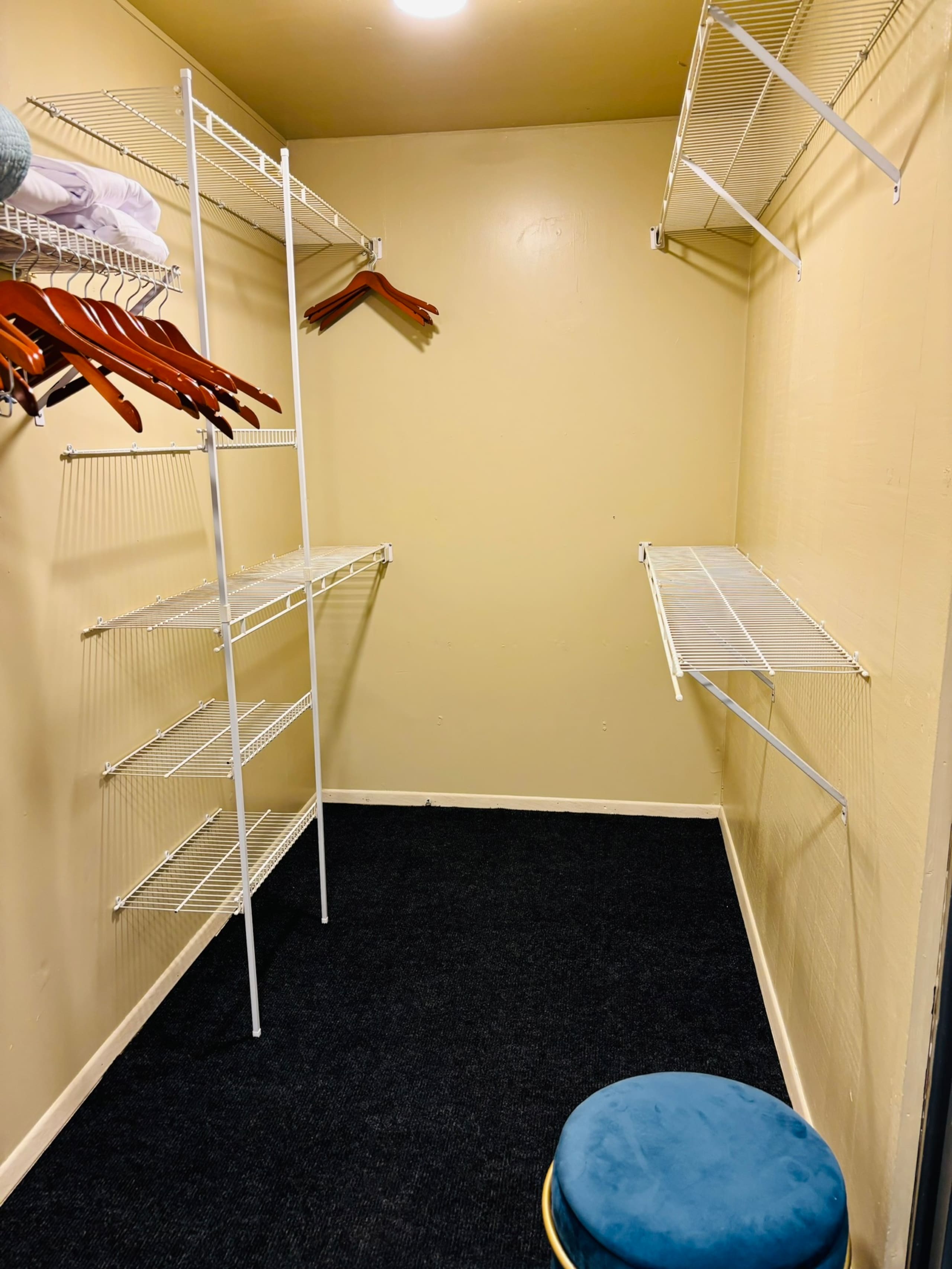 Home in Hilo · ★4.96 · 3 bedrooms · 4 beds · 2 shared baths - Image 11