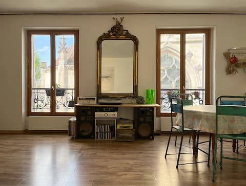 Beautiful family duplex metro 12 north of Paris.