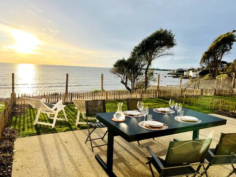 Exceptional sea view apartment with private beach access