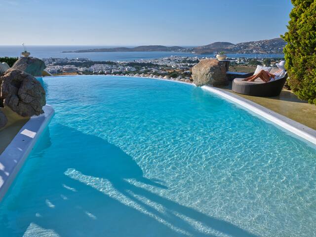 Villa Carmen with pr. pool close to Parikia gallery image 4