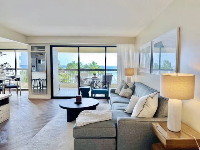 Luxury Oceanfront-Waikiki Beach- 2BR/2BTH/Parking gallery image 2