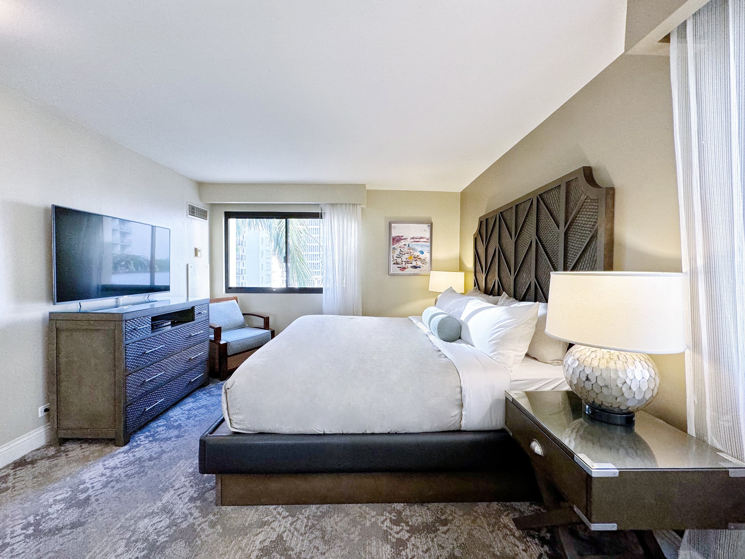 Luxury Oceanfront-Waikiki Beach- 2BR/2BTH/Parking - Image 37