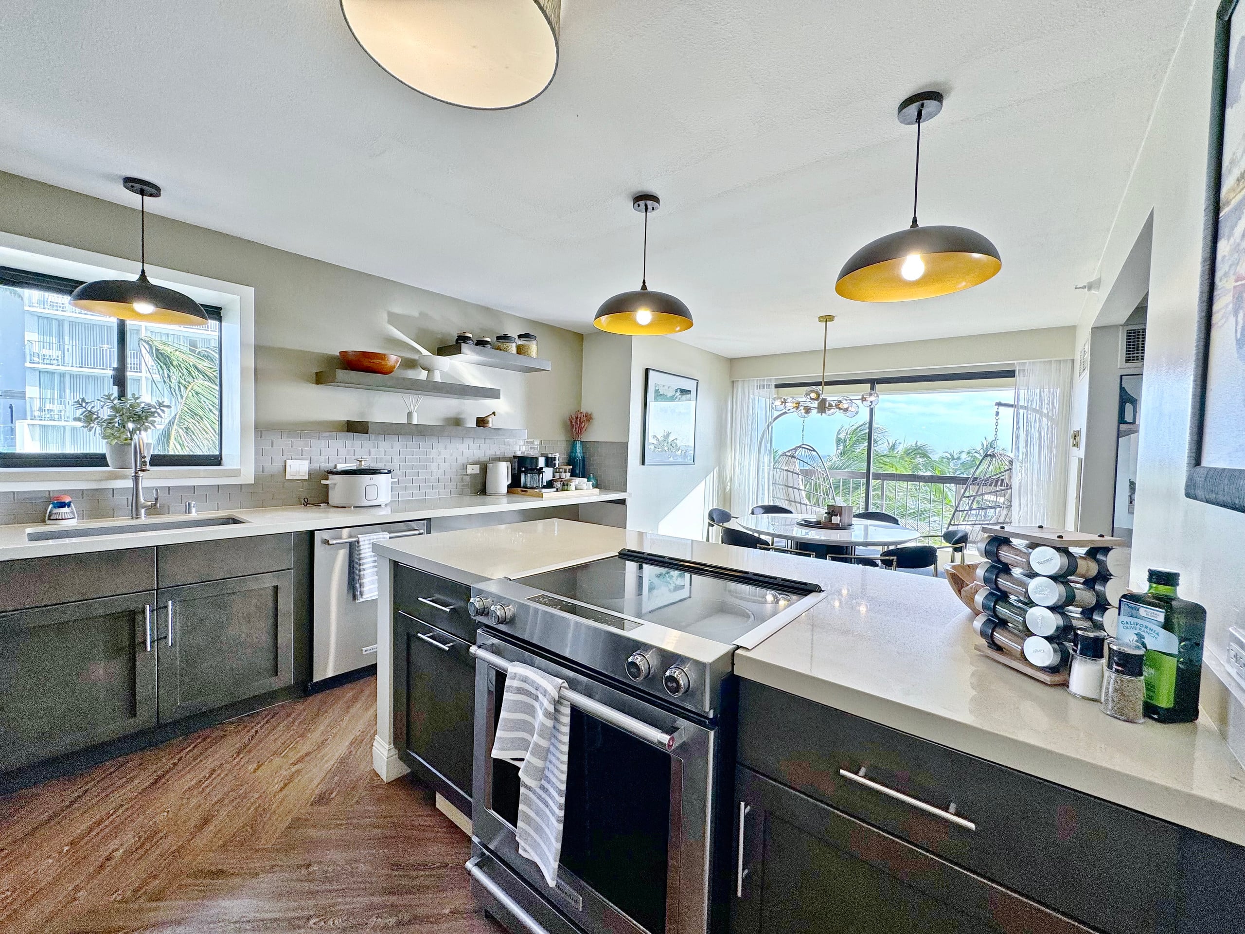 Luxury Oceanfront-Waikiki Beach- 2BR/2BTH/Parking - Image 21