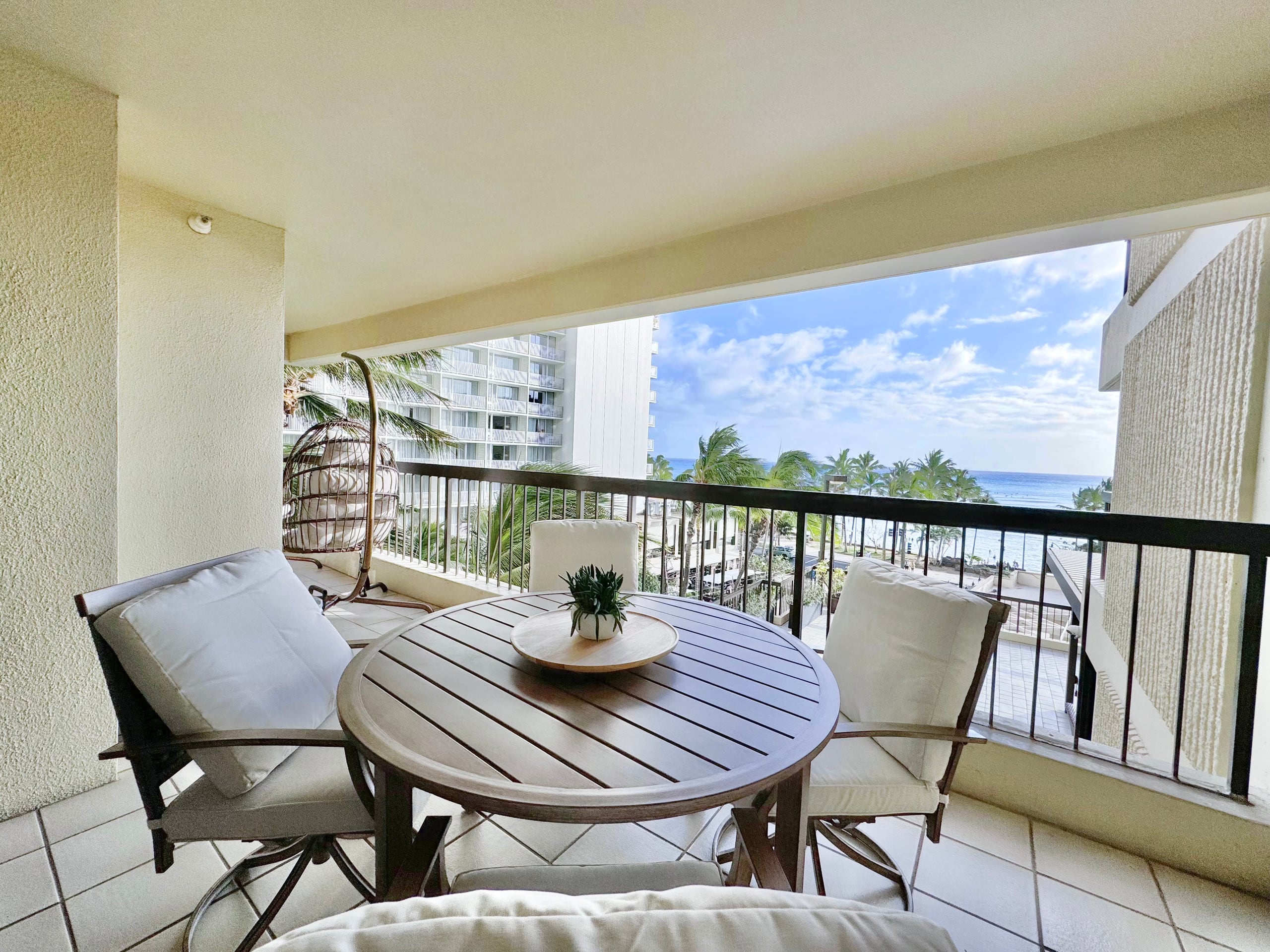 Luxury Oceanfront-Waikiki Beach- 2BR/2BTH/Parking - Image 57
