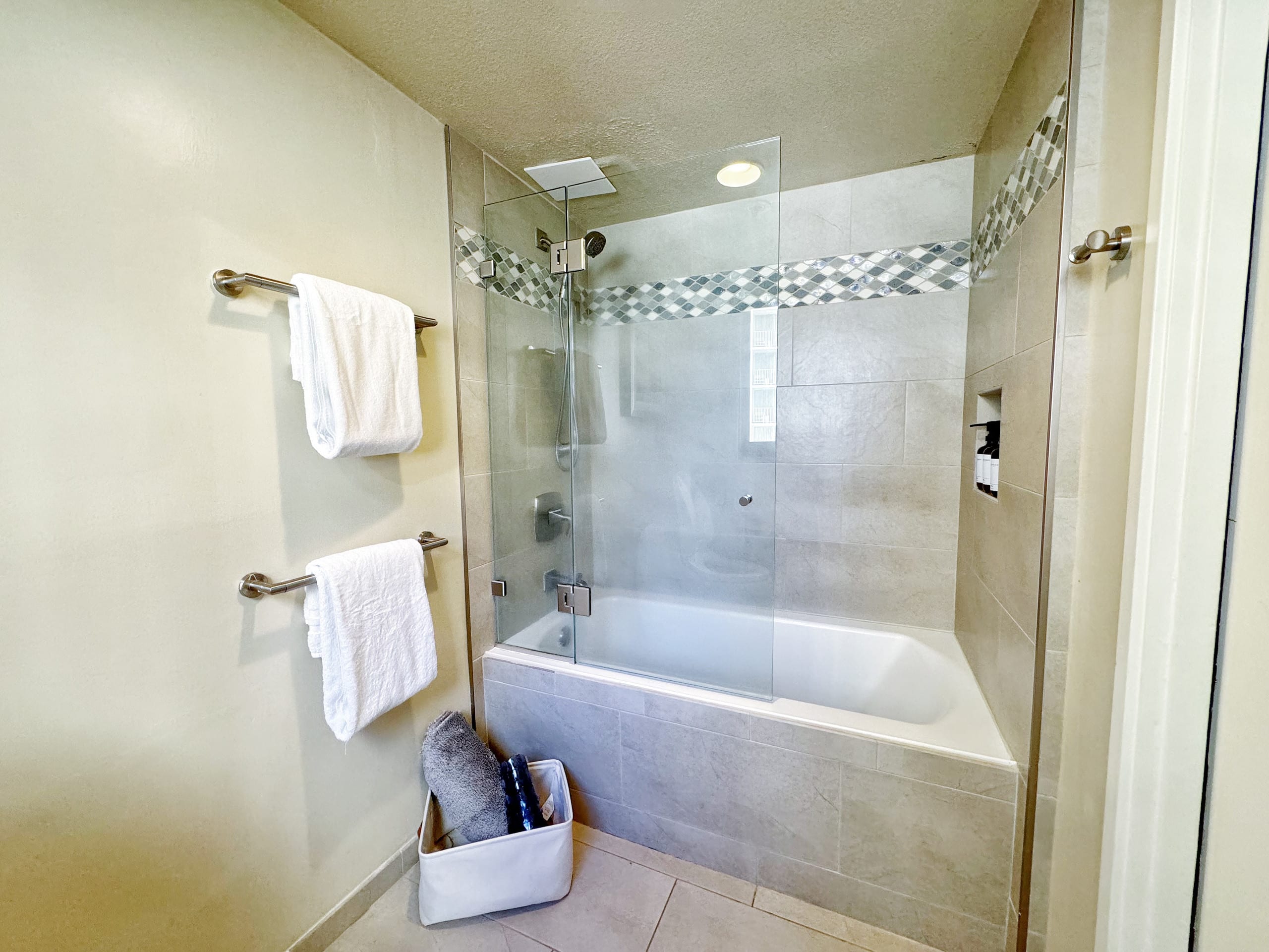Luxury Oceanfront-Waikiki Beach- 2BR/2BTH/Parking - Image 50