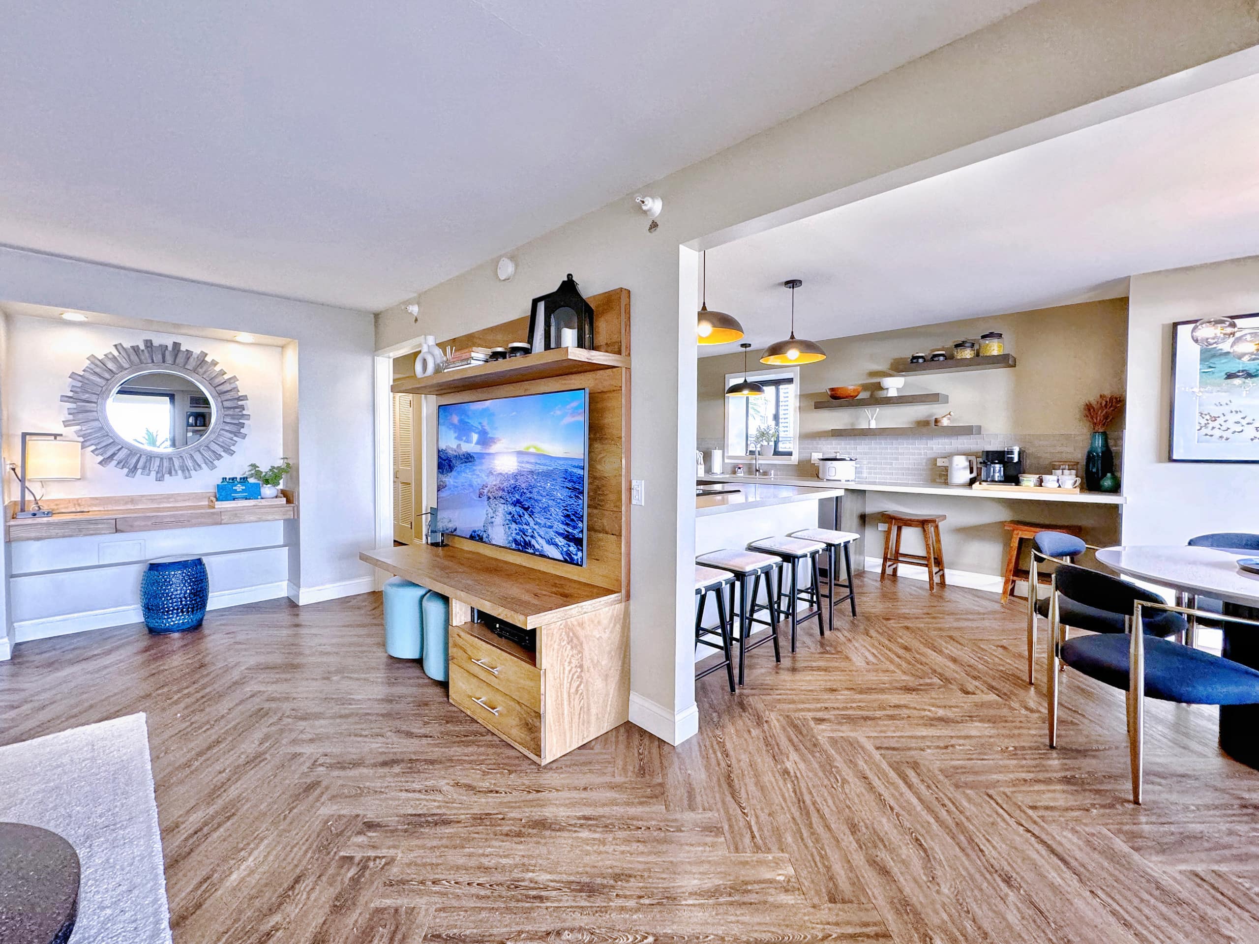 Luxury Oceanfront-Waikiki Beach- 2BR/2BTH/Parking - Image 10
