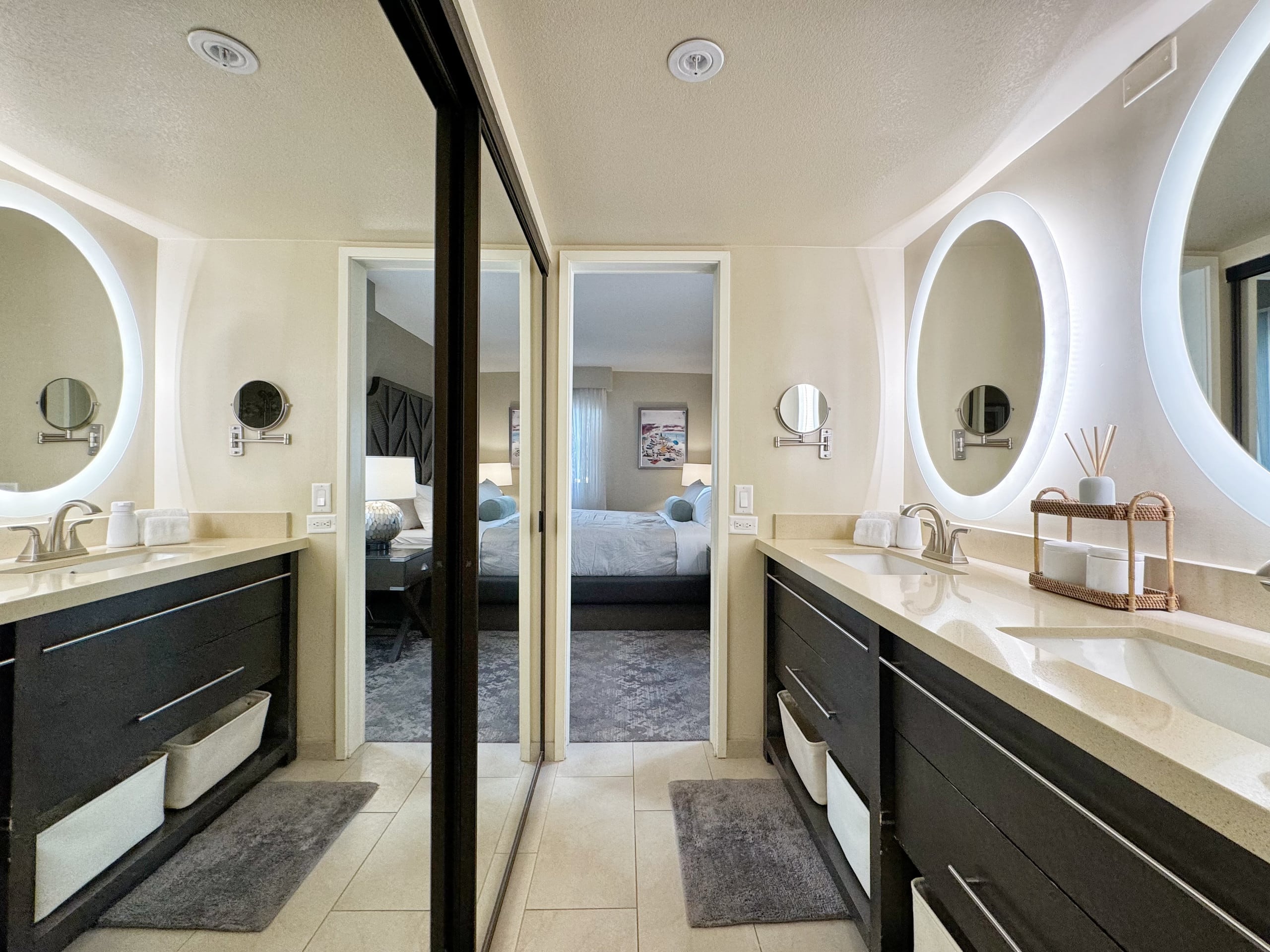 Luxury Oceanfront-Waikiki Beach- 2BR/2BTH/Parking - Image 45