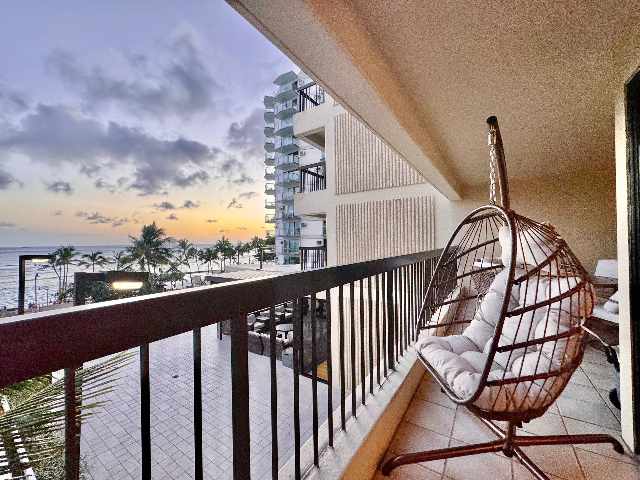 Luxury Oceanfront-Waikiki Beach- 2BR/2BTH/Parking - Image 60