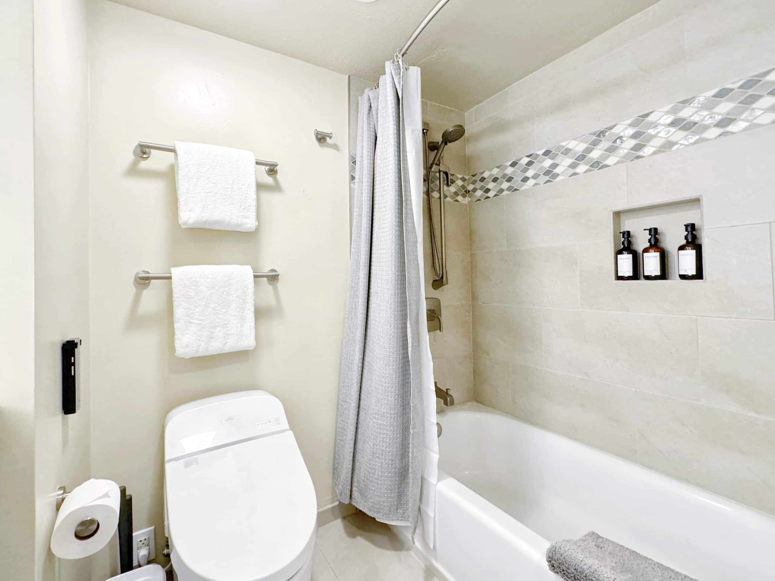 Luxury Oceanfront-Waikiki Beach- 2BR/2BTH/Parking - Image 52