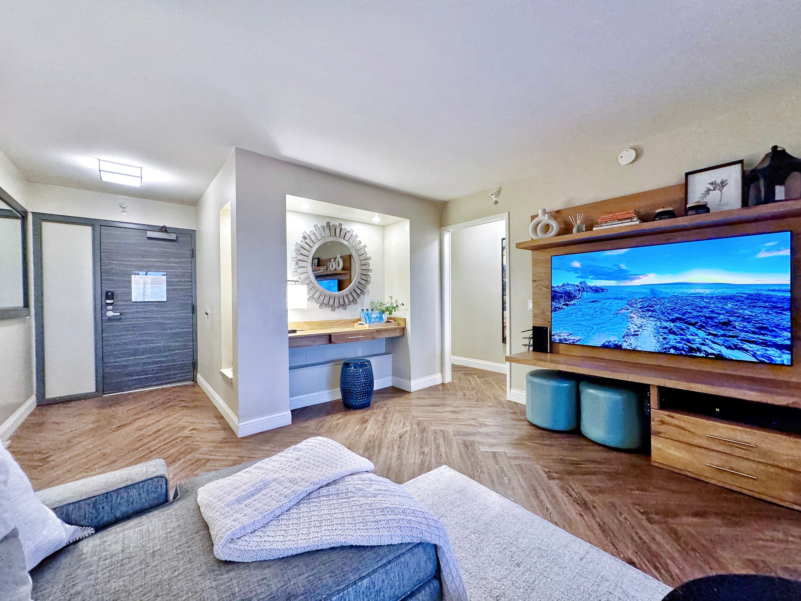 Luxury Oceanfront-Waikiki Beach- 2BR/2BTH/Parking - Image 14