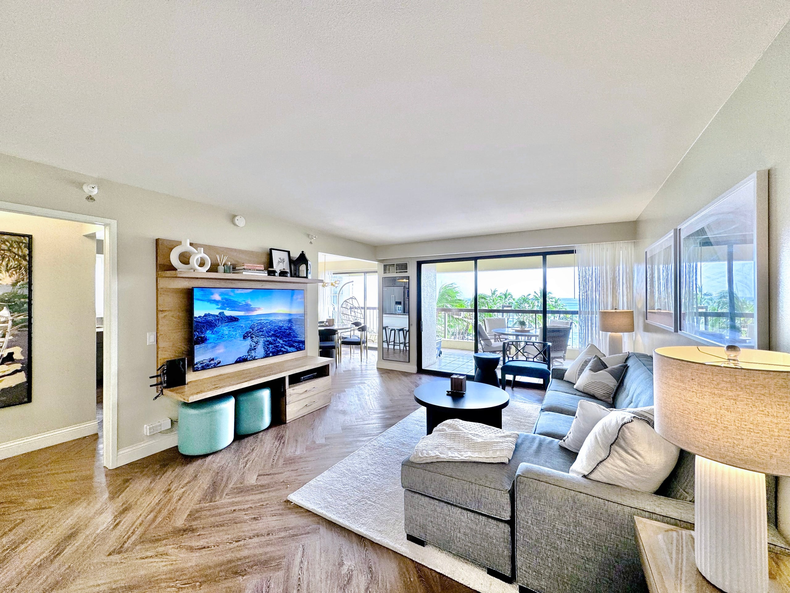 Luxury Oceanfront-Waikiki Beach- 2BR/2BTH/Parking - Image 8