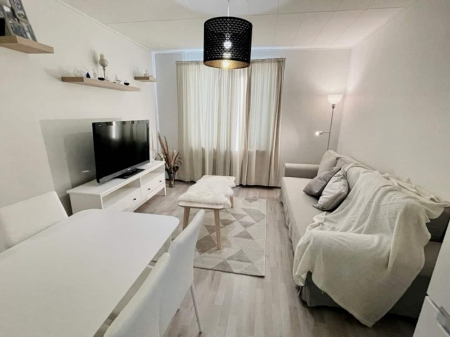 Ilona Apartments,
"The City Condo" 4