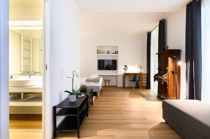 Central near Vatican by NDP rent gallery image 2