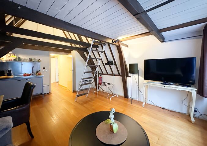 Two (2) independent studios @ Amsterdam Dam Square gallery image 4