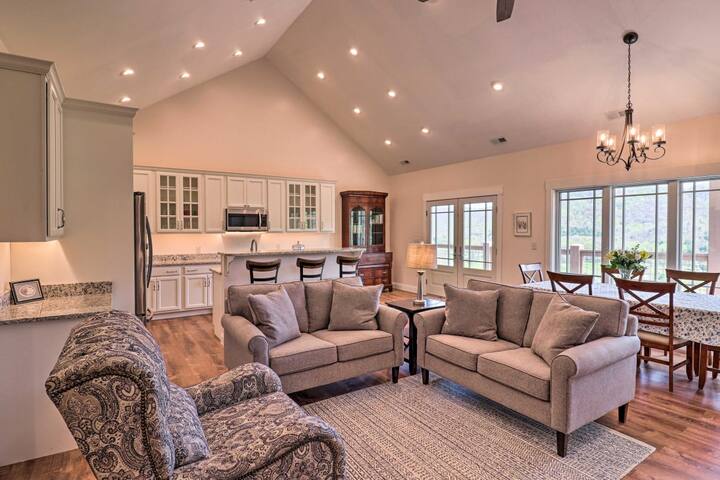 Massive Mountain Retreat | 12 Mi to Asheville gallery image 3