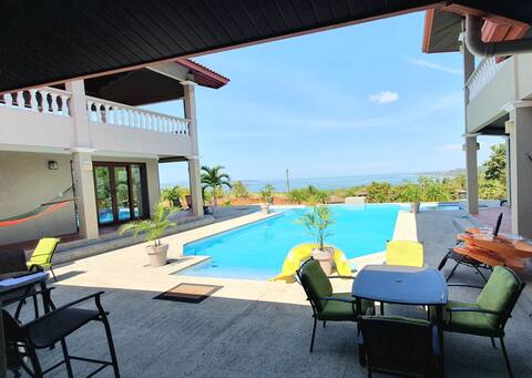 9 people | Torio Vacation Villa | Pool & View