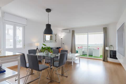 Propiedad de Airbnb exitosa: Sea Front Apartment in Marbella Center en Marbella