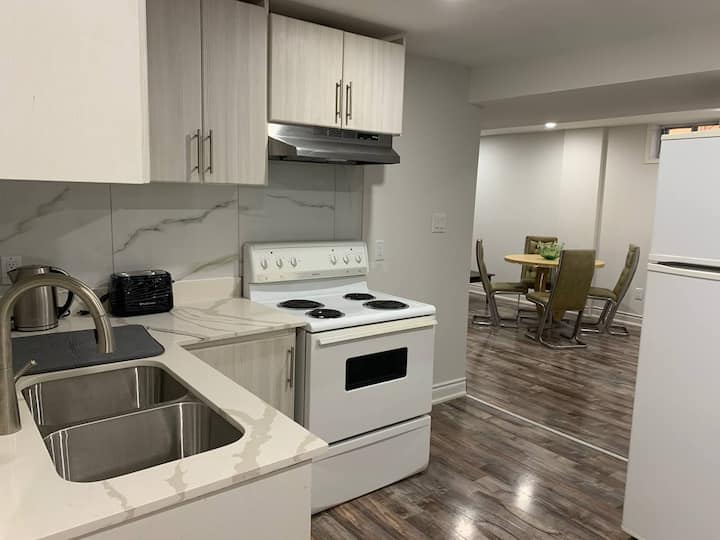 New Renovated 2 Bedroom Basement - Richmond Hill, ON