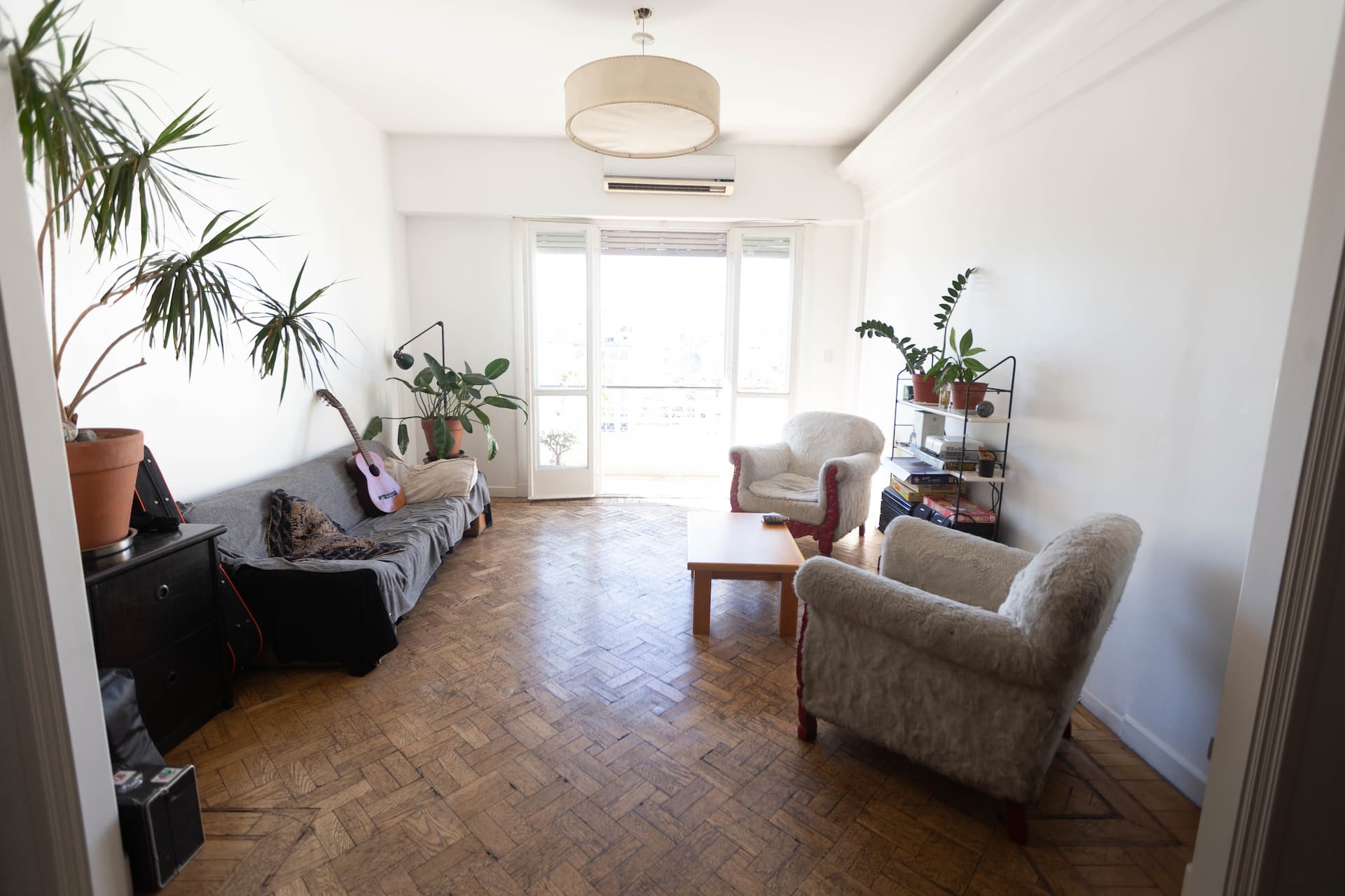 Furnished room in Monserrat