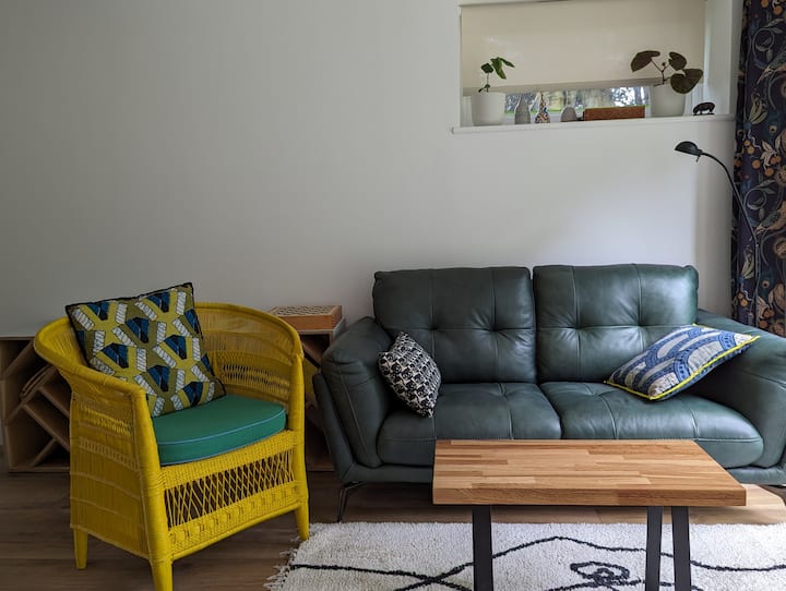 Simple And Serene Home - Honiton
