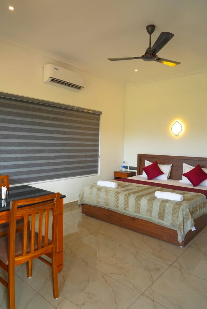 Riverfront Elegance Room - Kumarakom