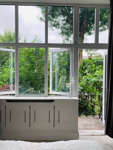 Elegant Holland Park Flat -sleeps 6