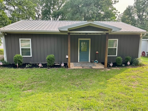 Relaxing Lake Front-Fishing, swimming and kayaking