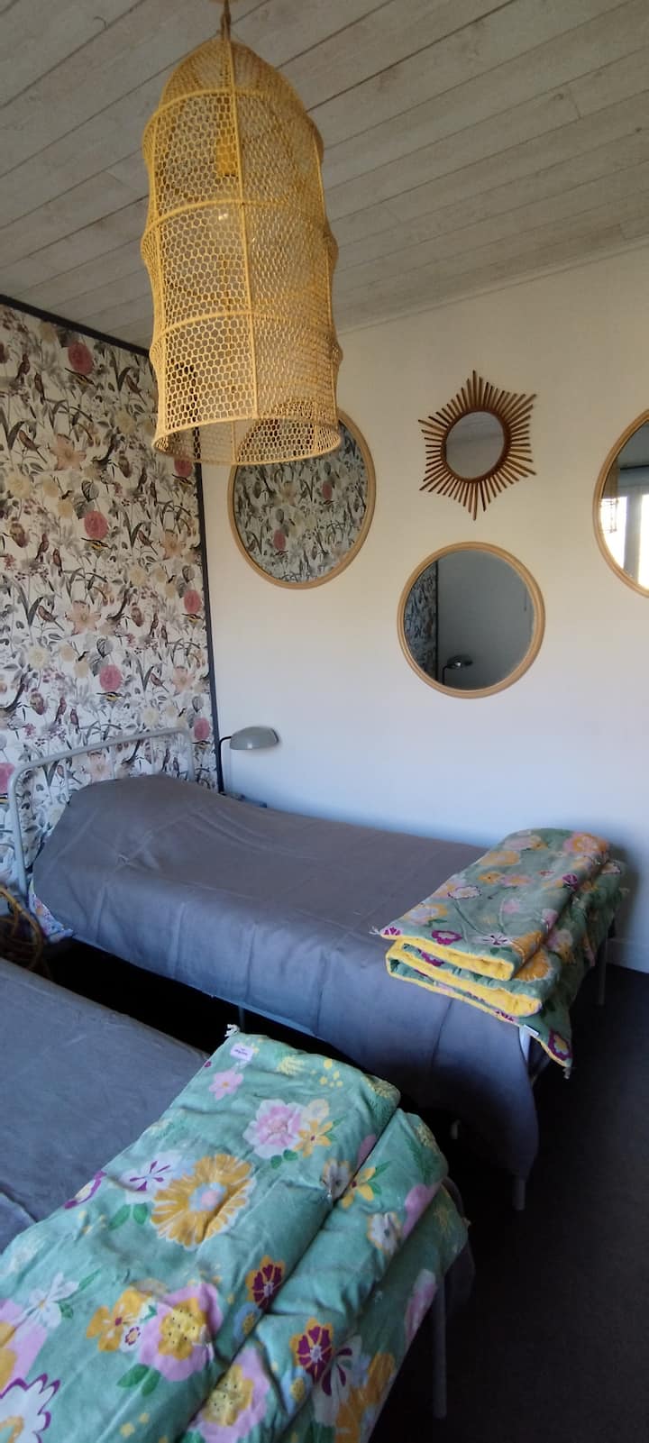 غرفة النوم 3، مجهزة بسريرين من 90 سريرًا.