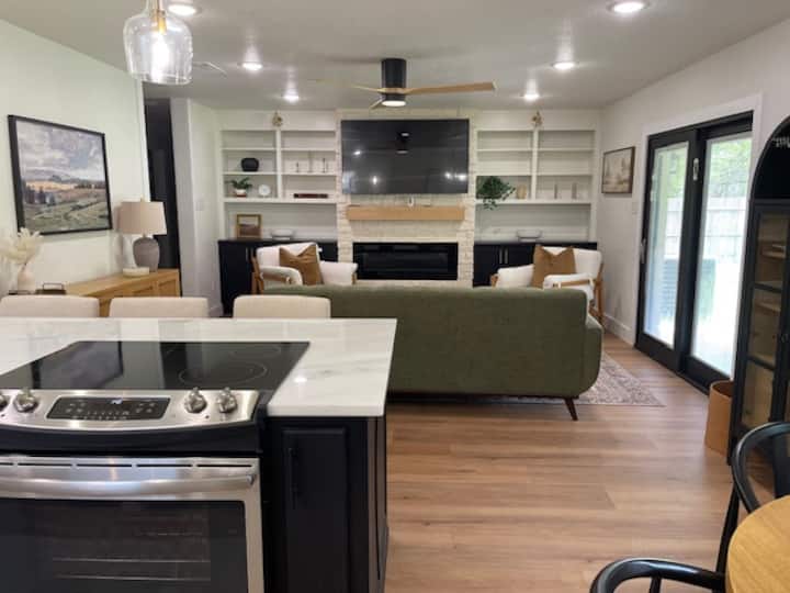 Beautiful Remodeled Home In Burleson Tx! - Burleson, TX
