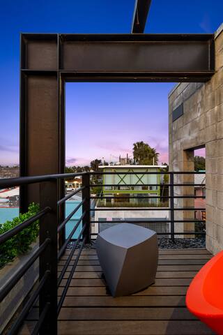 Hip Venice Home 3BD/1.5BA/WD – Steps from Beach! gallery image 3