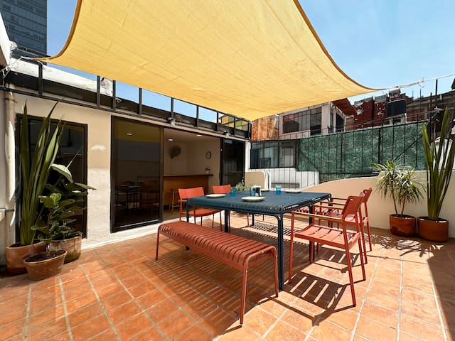 Vibrante Casa en Zona Rosa