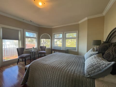 Successful Airbnb property: Lux Suite/Ocean & Park views in Outer Richmond