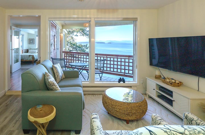 Relaxing Ocean View Retreat At Kingfisher Bluff - North Pender Island