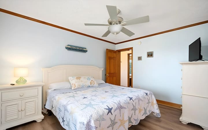 Détendez-vous dans cette chambre décorée avec goût