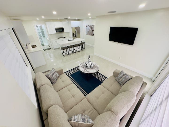 Paradise House - Hialeah